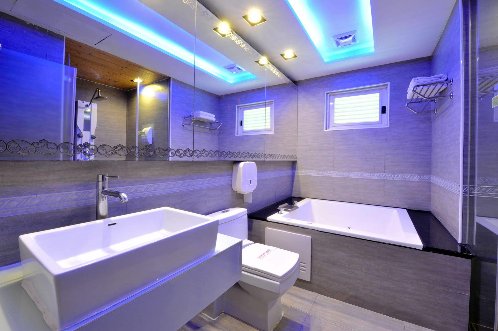 Zj Motel Hsinchu Extérieur photo